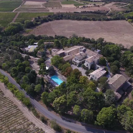 Dans Le Chateau De Paulignan Avec Cuisine Et Terrasse Trausse